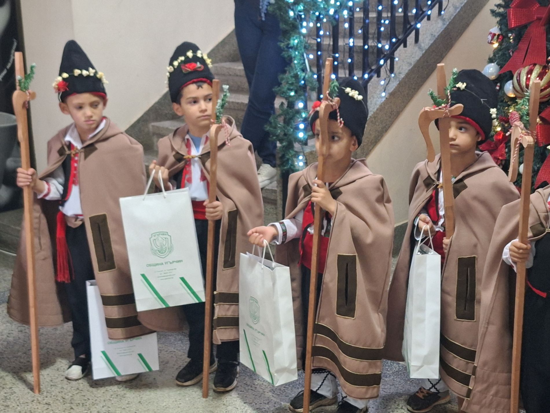 22.12.25 коледари4.jpg