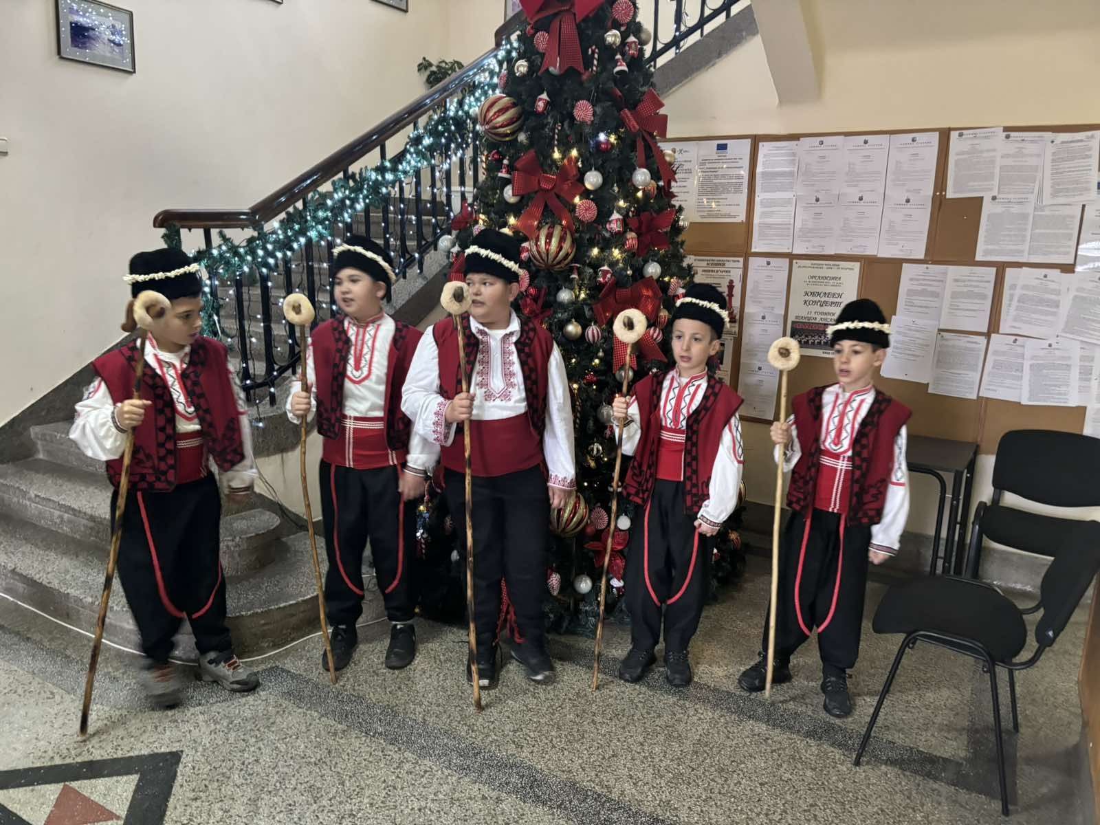 23.12.25 коледари.jpg